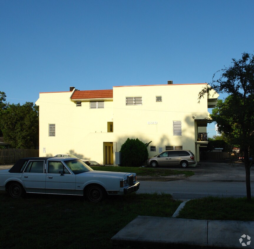 Foto del edificio - 629 NE 2nd Ave