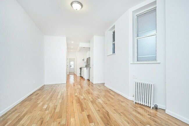 Building Photo - 150 Patchen Avenue