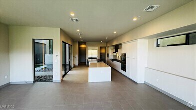Building Photo - 26 Promenade Isle Ln