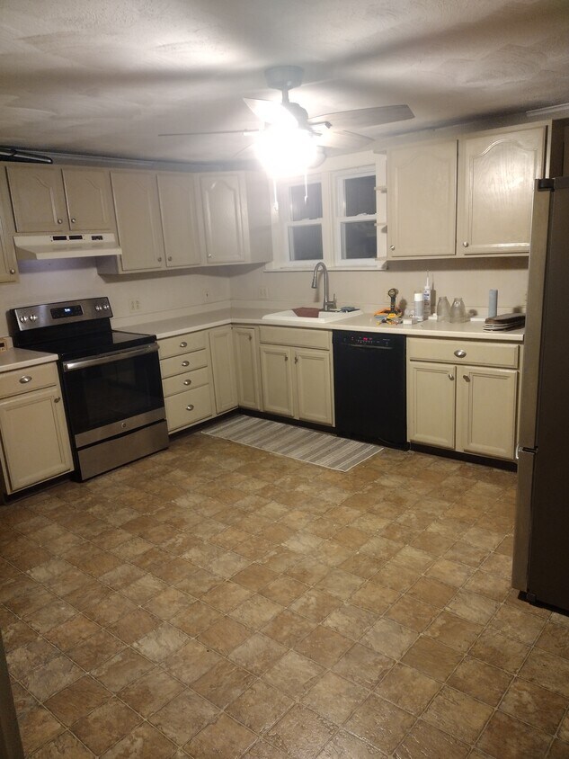 Kitchen - 41 Grant St