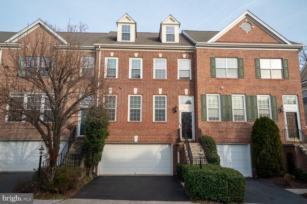 Primary Photo - 4777 Thornbury Dr