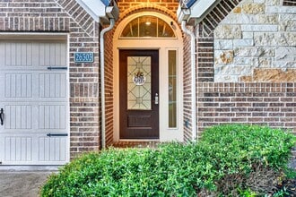 Building Photo - 26303 Serenity Oaks Dr