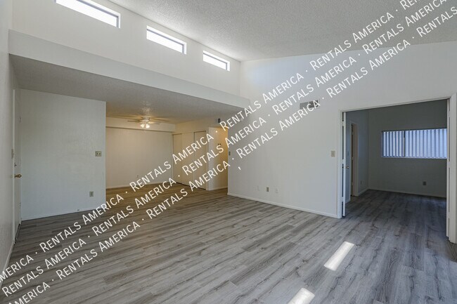 Foto del edificio - 6480 N 82nd St