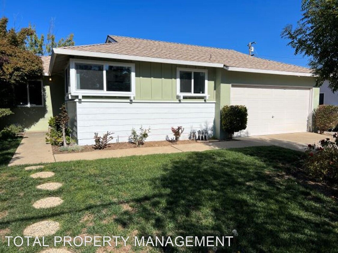 Primary Photo - 3 br, 2 bath House - 1485 KOOSER ROAD