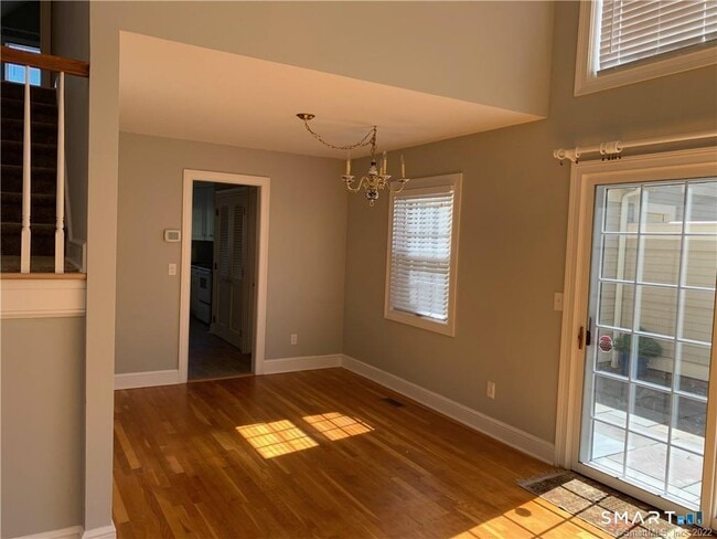 Building Photo - 20 Darien Cl