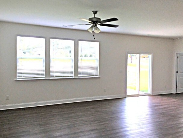 Building Photo - 4942 Trayton Ave