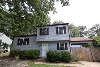 Building Photo - 10505 Queensway Ct