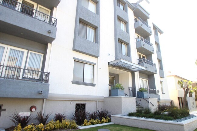 Foto del edificio - 3848 Mentone Ave