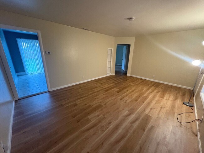 Building Photo - 213 Bay Dr