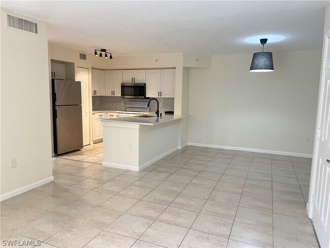 Building Photo - 1160 Wildwood Lakes Blvd