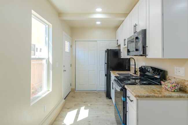 Building Photo - 1174 Sea Strand Ln