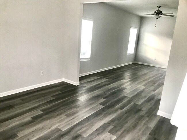 Foto del edificio - 106 Ison Woods Ct