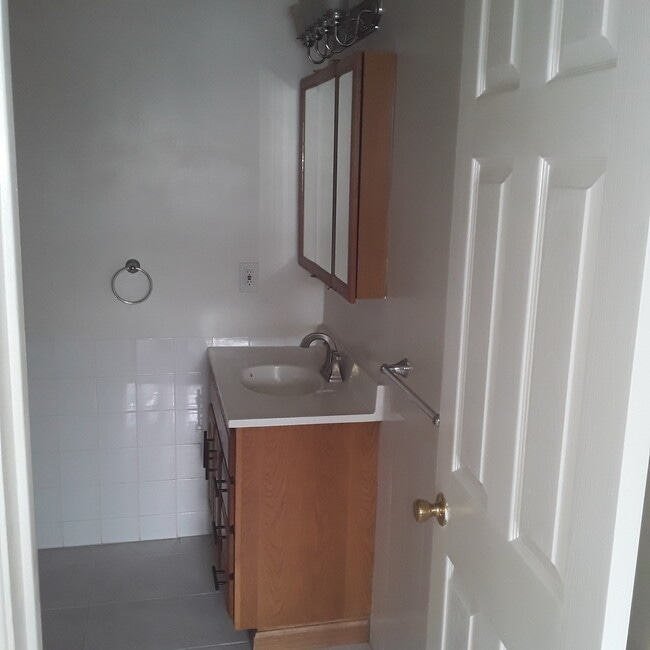 Master Bath - 428 E Cypress Ave