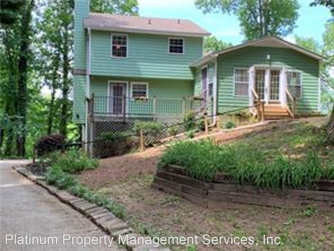 Primary Photo - 3 br, 2 bath House - 8463 Lake Drive