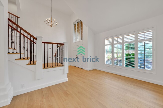 Building Photo - Beautiful Bellevue Home with 4 Beds + Bonu...