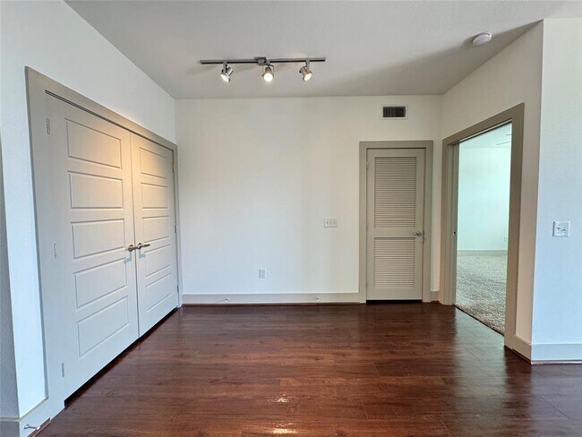 Foto del edificio - 145 Heights Blvd