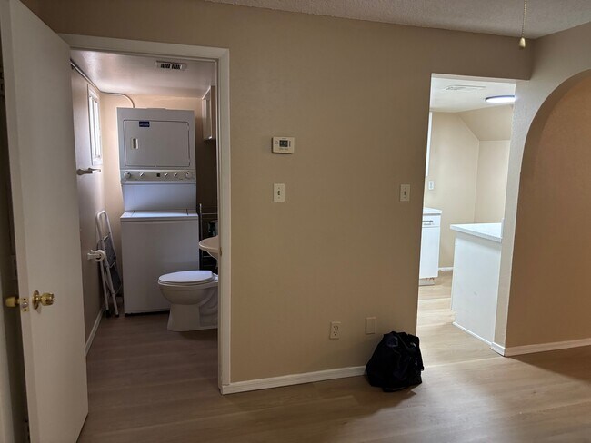 Foto del edificio - 7130 W Hazelwood St