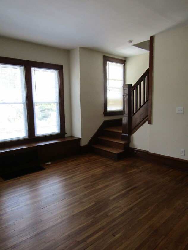 Building Photo - OSU 2 Bedroom Duplex