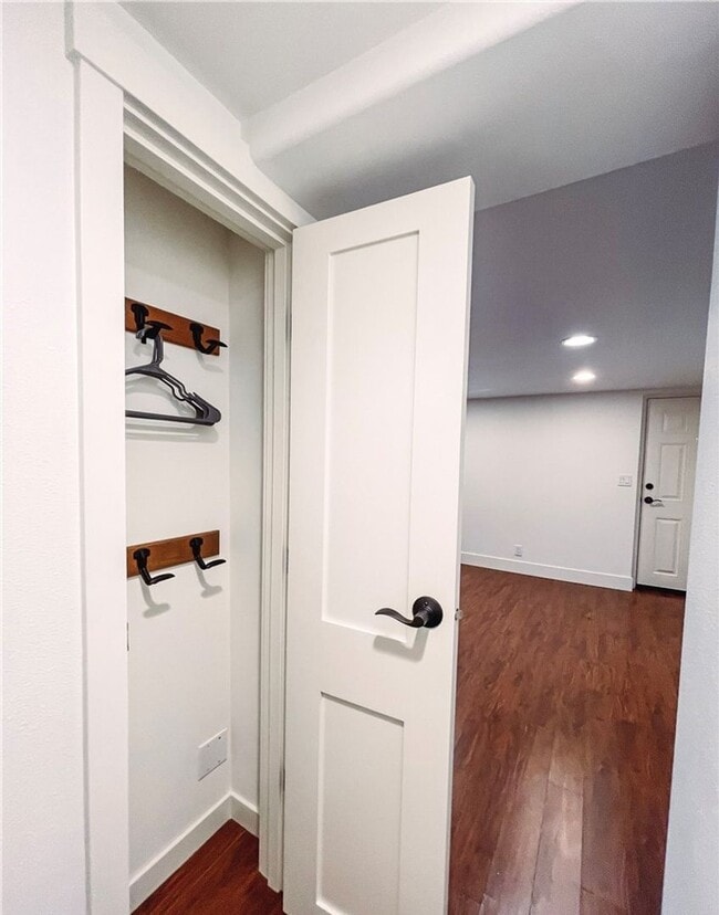 Building Photo - 1Bd/1Ba Kirkland Duplex