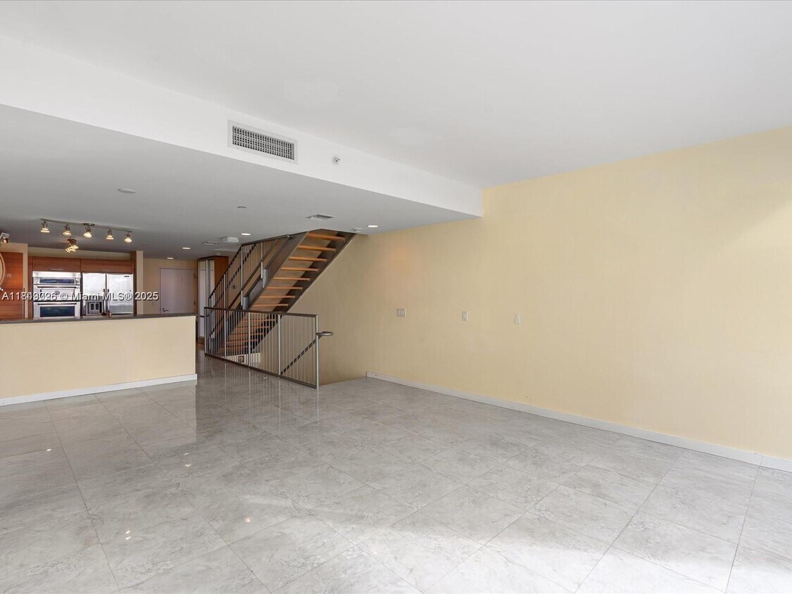 Foto principal - 2950 NE 188th St