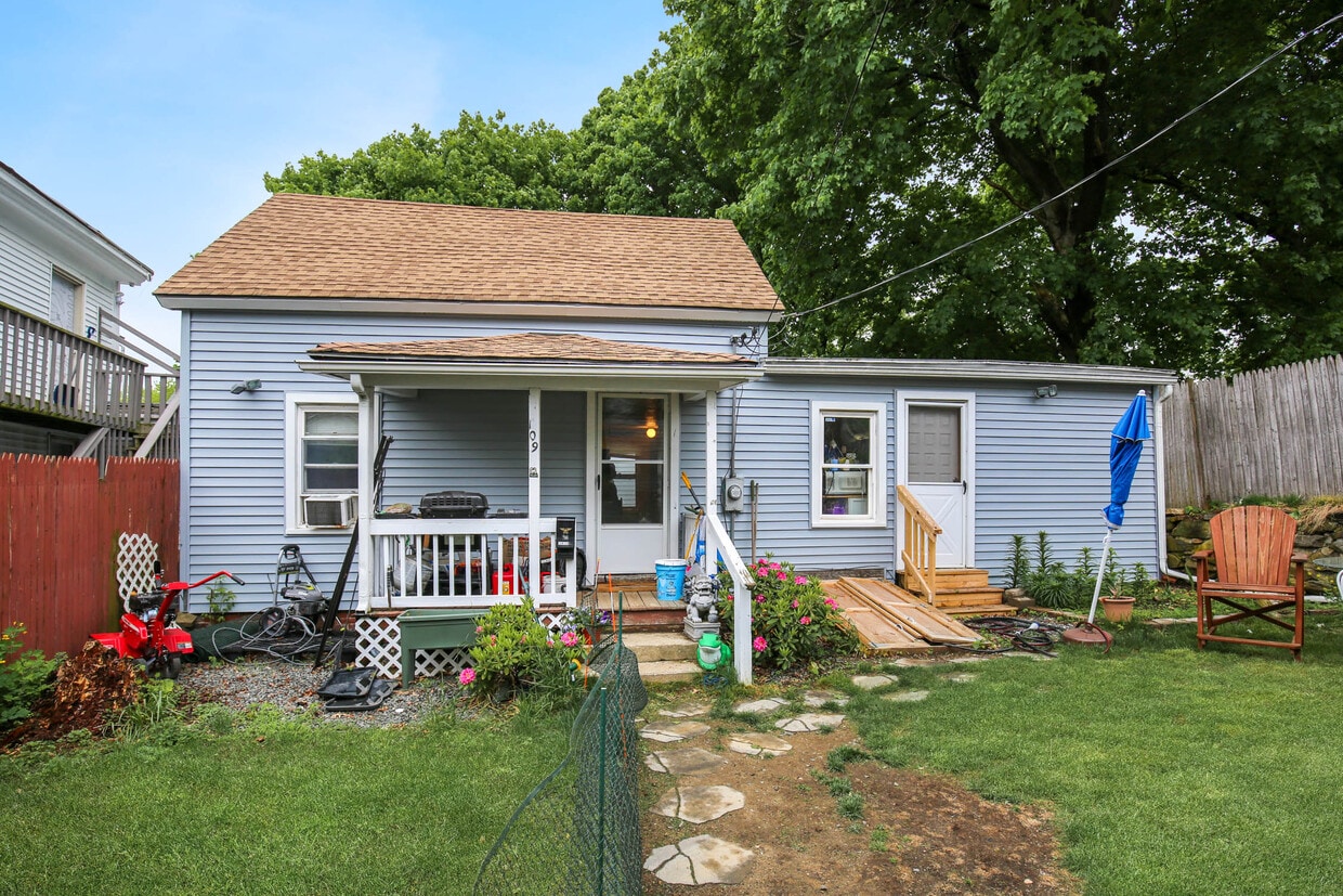 Primary Photo - 109 Pleasant St