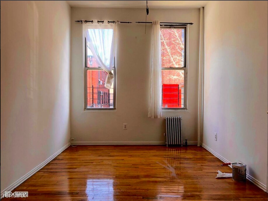 Building Photo - 1 br, 1 bath Apartment - 27 Olive St 1R