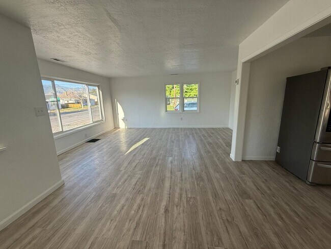 Foto del edificio - Charming Remodeled Bungalow Near Downtown ...