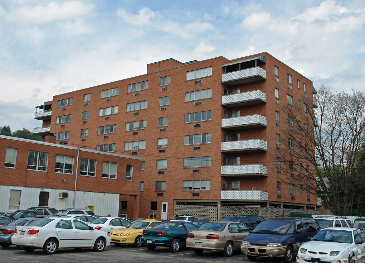 Building Photo - The Town House Apartments