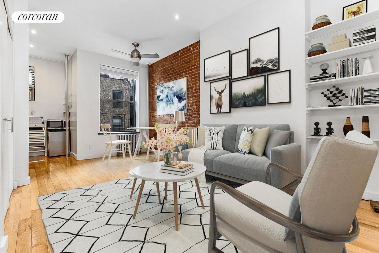 Foto principal - 323 E 89th St