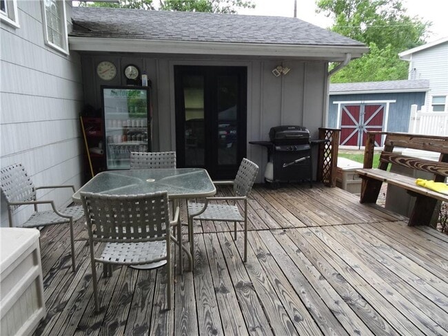 Building Photo - FREE TV w/Move in Feb - Newly Renovated SF...