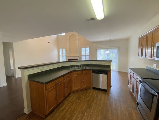 Building Photo - 2493 Ingleside Dr
