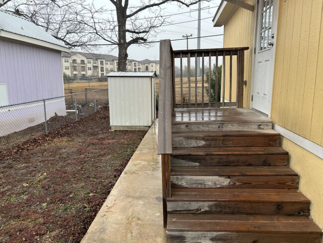 Foto del edificio - 5215 Crestway Rd