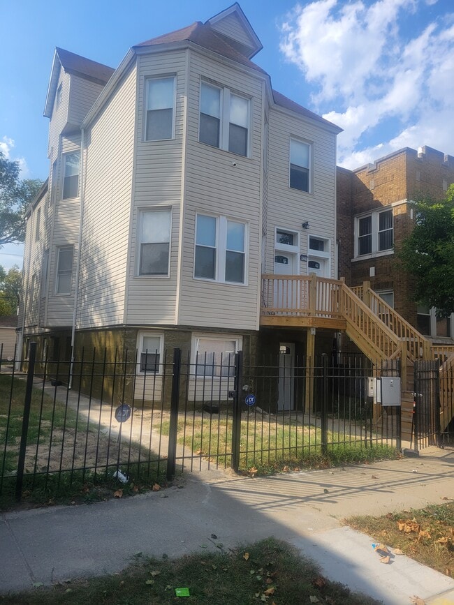 Building Photo - 8020 S Coles Ave