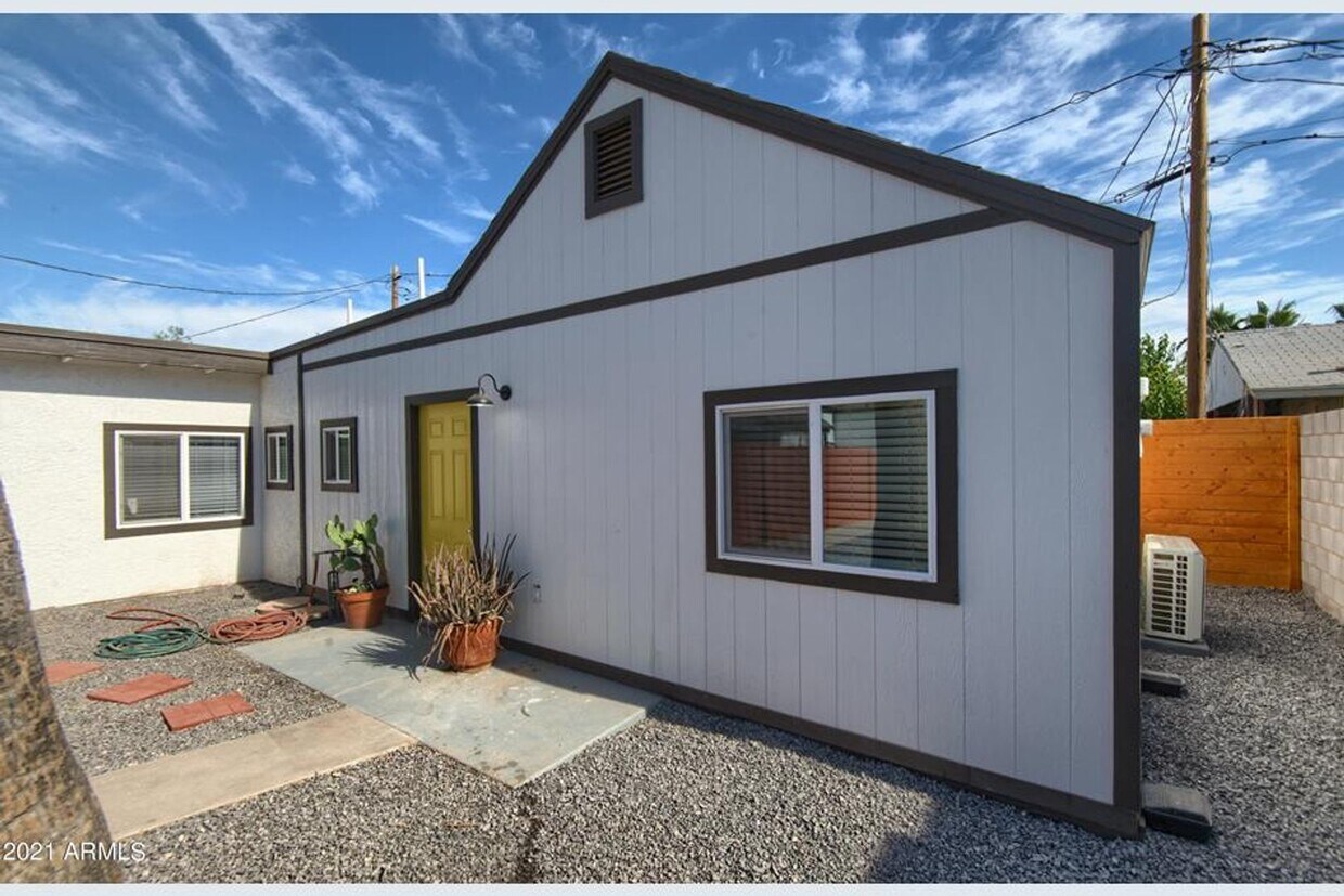 Primary Photo - 908 E Pasadena Ave