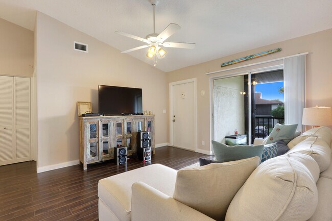 Building Photo - 6328 Chasewood Dr