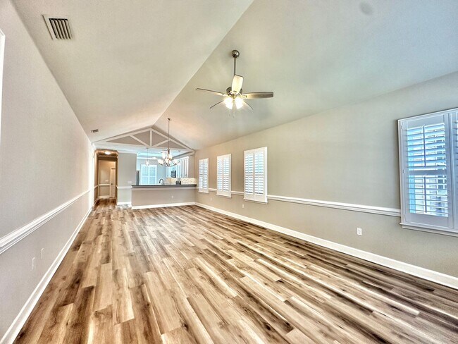 Foto del edificio - Modern Comfort in Fletcher Oaks – 3BR/2BA Home with Natural Light & Serene Views