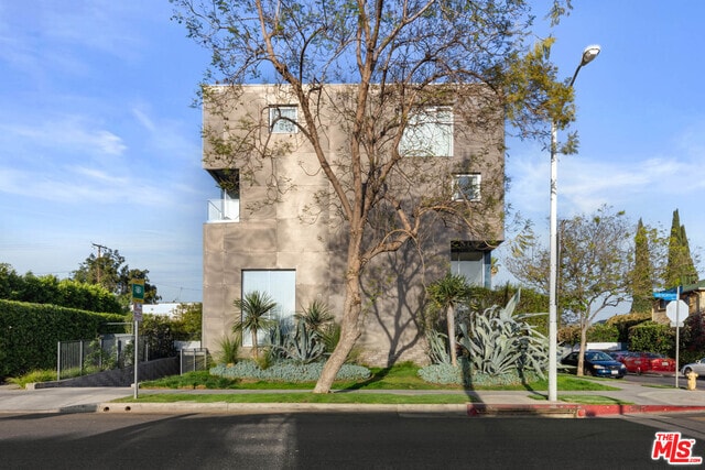 Building Photo - 7917 Willoughby Ave