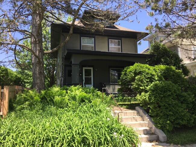 Front exterior - 924 E Market St