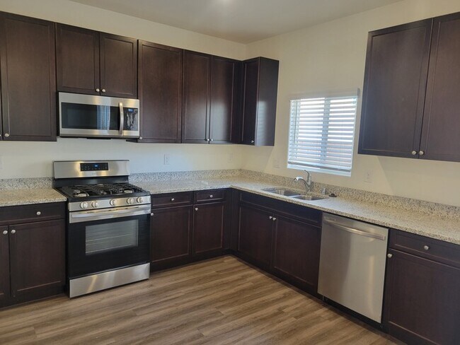 Foto del edificio - Beautiful 4-bedroom home!