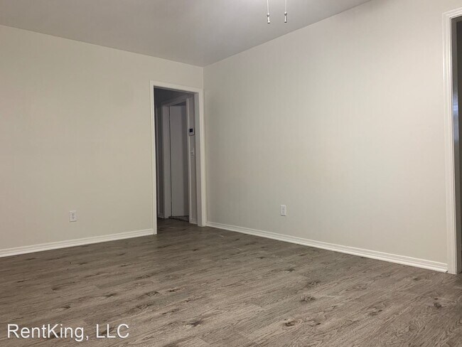 Building Photo - 3 br, 1 bath House - 632 West Main St