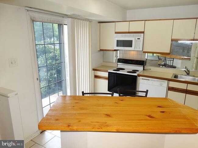 Foto del edificio - 1208 Beacon Hill Dr