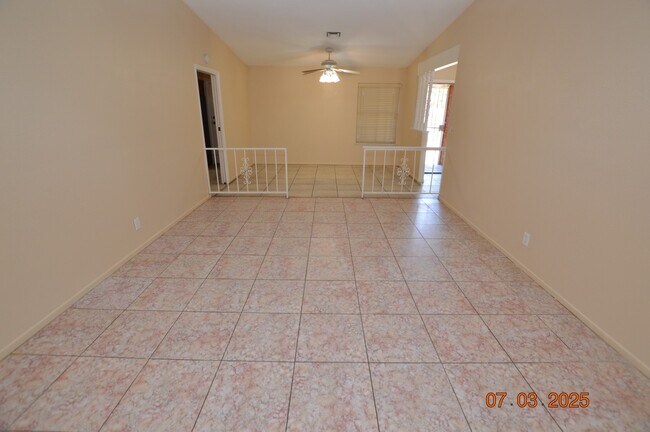 Foto del edificio - 6486 Bullion Blvd
