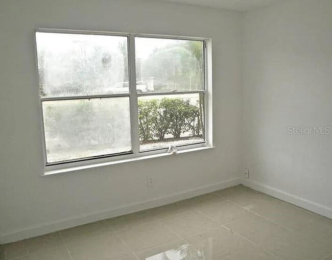 Building Photo - 2068 Fruitville Rd