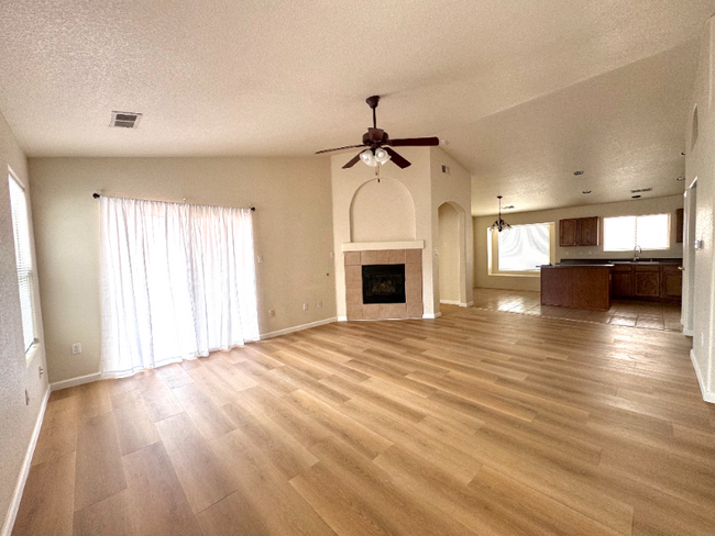 Building Photo - 1125 Toscana Dr SE