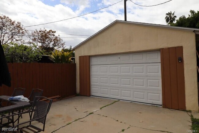 Building Photo - 3 br, 1.5 bath House - 2481 Coolidge Ave