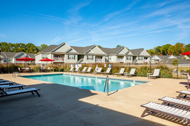 Pool - The Standard at White House Apartments