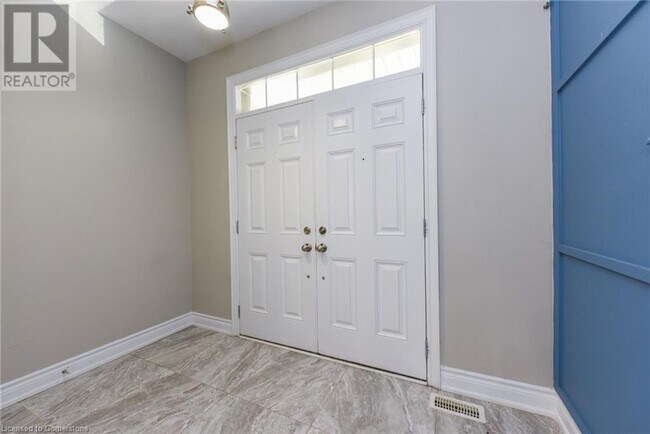 Building Photo - 1270 McPhedran Point