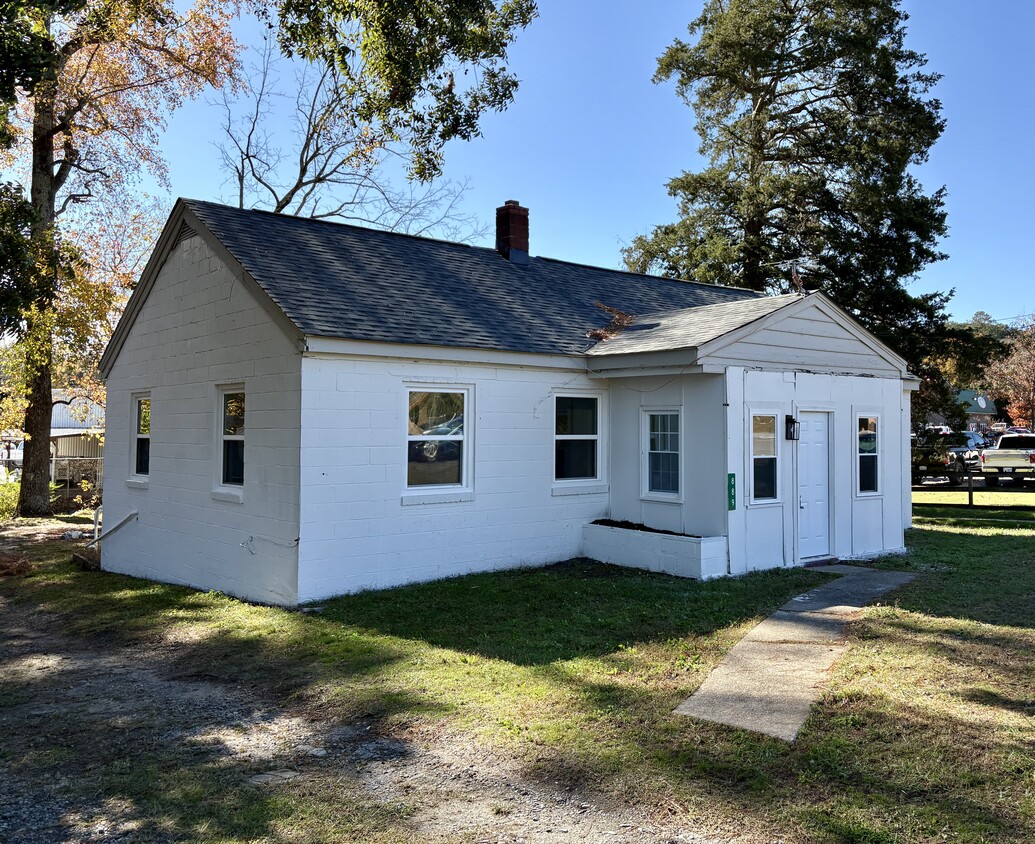 Foto principal - 889 W Main St