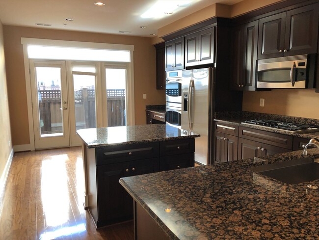 Building Photo - Well Appointed Luxury Townhome with 2 Car ...