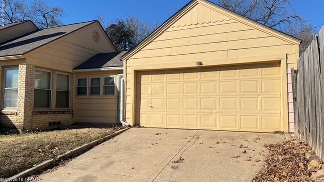 Building Photo - 4600 Calmont Ave